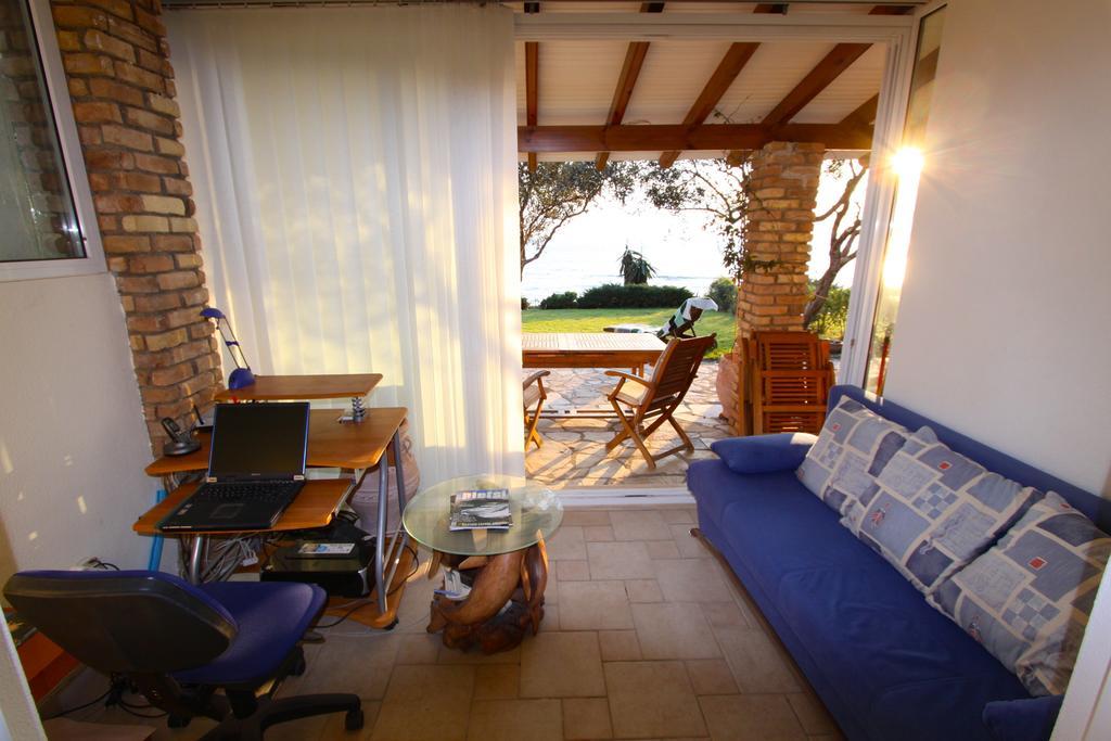 Corfu Glyfada Menigos Beach Apartments Экстерьер фото