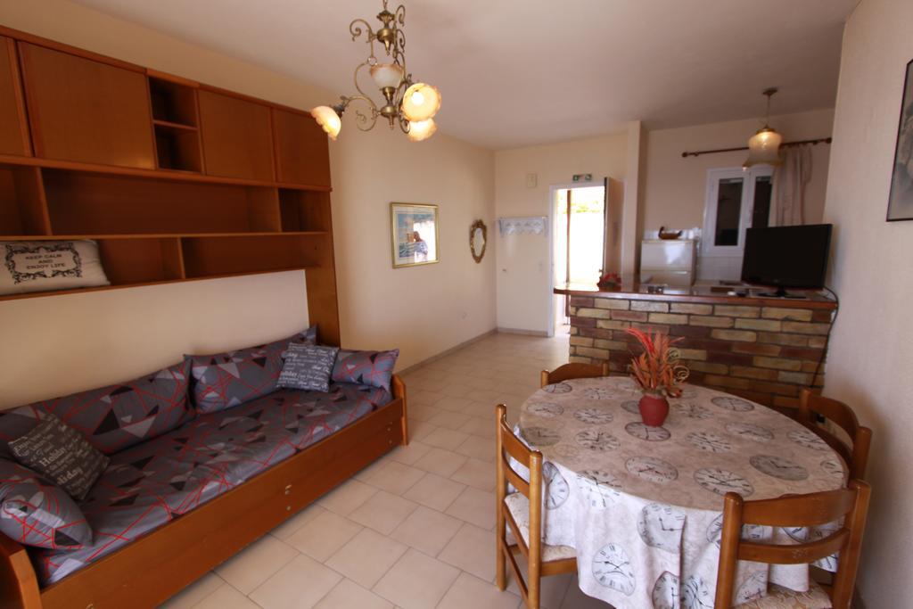 Corfu Glyfada Menigos Beach Apartments Экстерьер фото