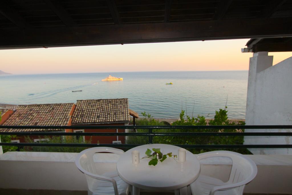 Corfu Glyfada Menigos Beach Apartments Экстерьер фото
