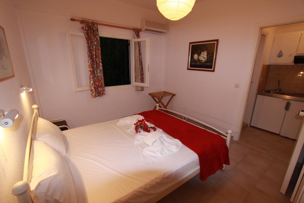 Corfu Glyfada Menigos Beach Apartments Экстерьер фото