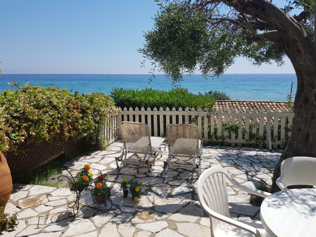 Corfu Glyfada Menigos Beach Apartments Экстерьер фото
